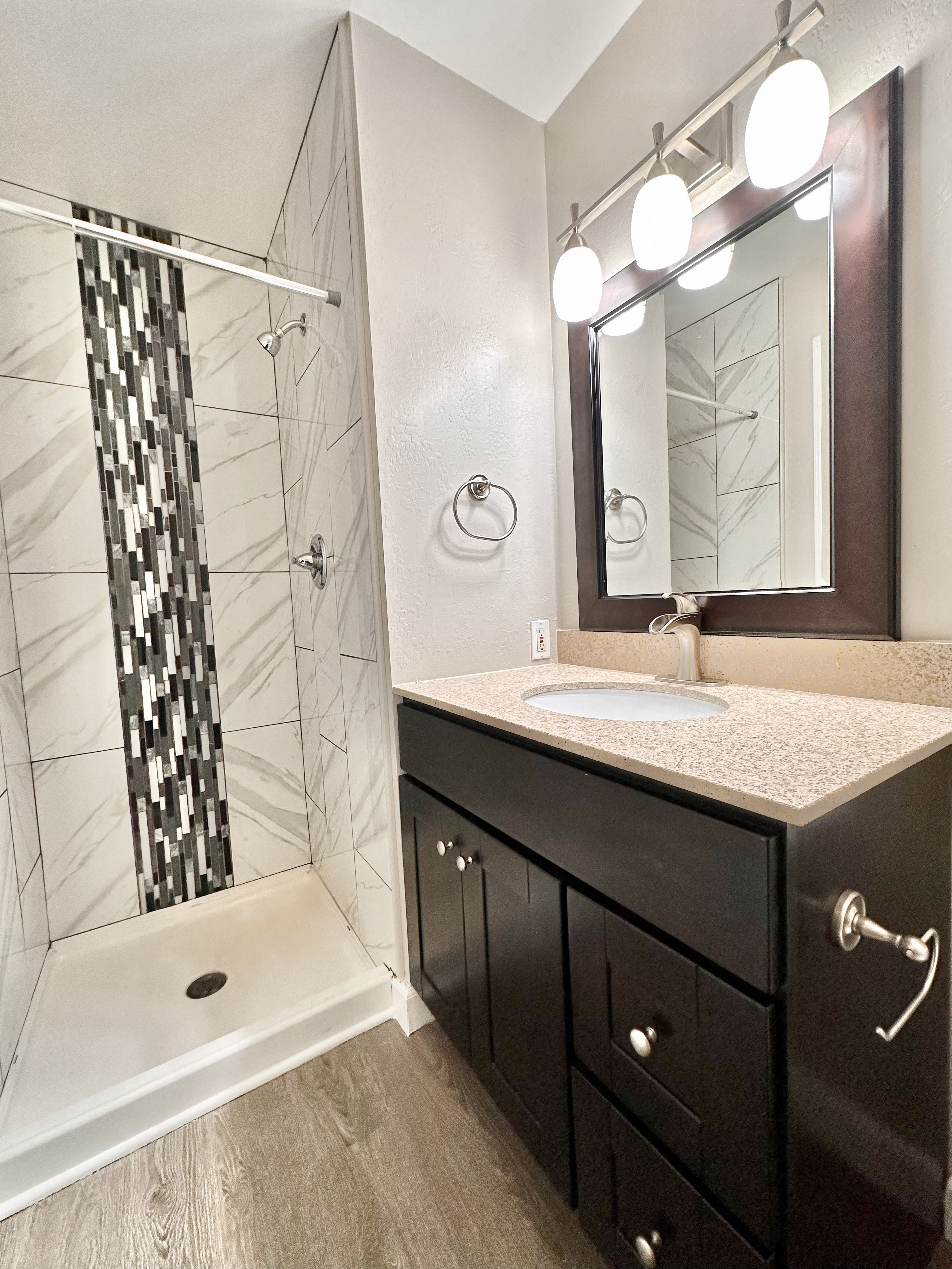 Douglas Avenue Apartments photo 3